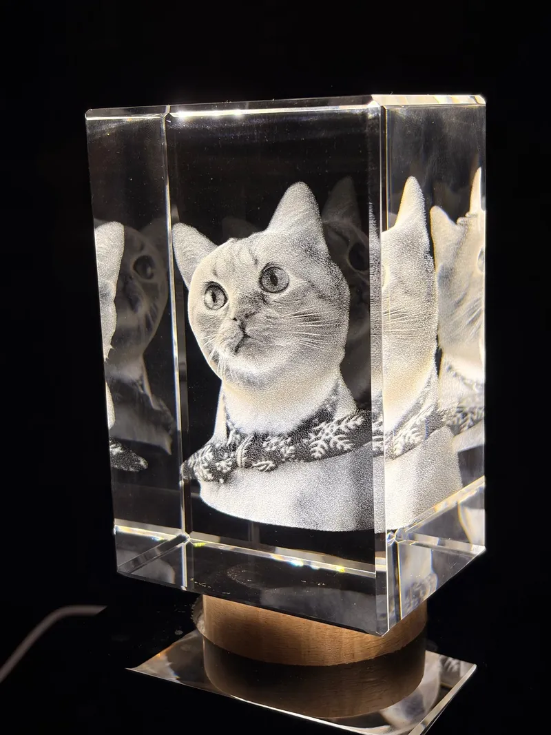 R250 — Bloc cristal 3D